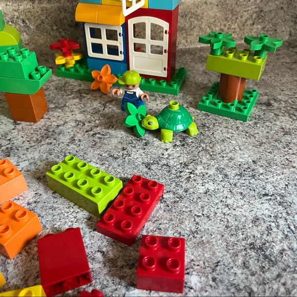 LEGO DUPLO Deluxe Box of Fun 10580 - Picture 4 of 5